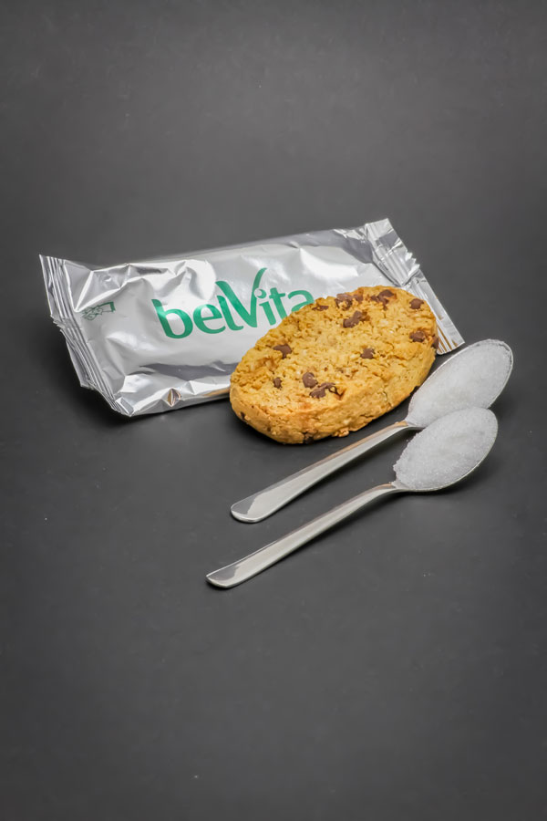 1 biscuit Belvita petit déjeuner contient 2 cuil. à café de sucre