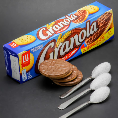 4 biscuits Granola contiennent 2,9 cuil. à café de sucre