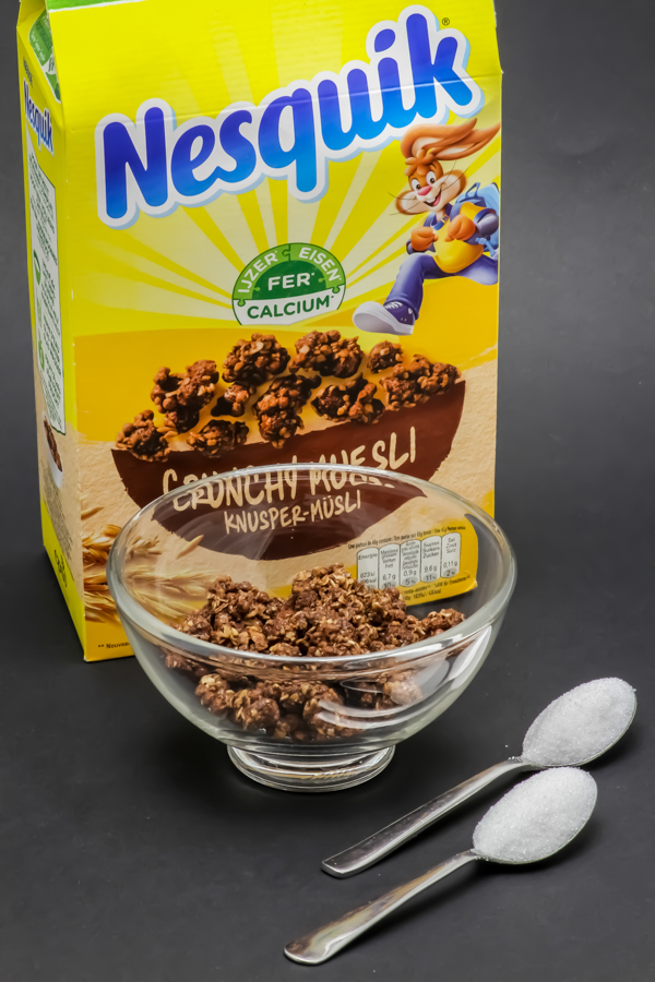 45g de crunchy muesli Nesquik contiennent près de 1,9 cuil. à café de sucre