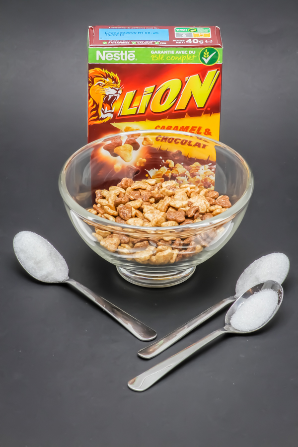 40g de céréales Lion sans lait contiennent 2,3 cuil. à café de sucre