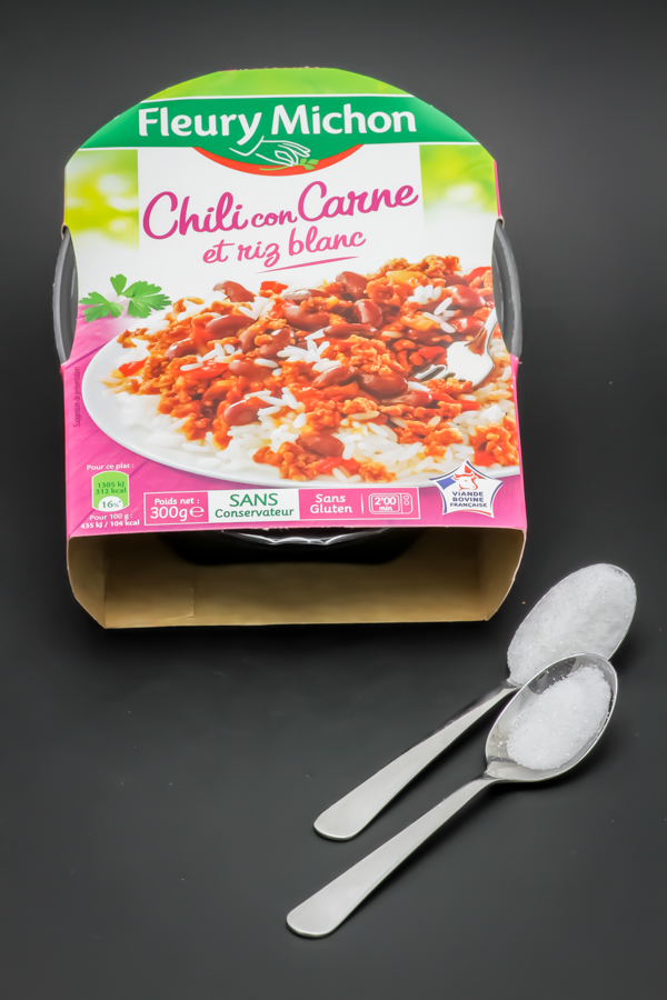 1 barquette de chili con carne Fleury Michon contient 1,1 cuil. à café de sucre