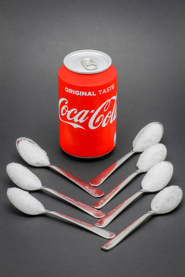 1 canette de 33cl de Coca Cola contient 7 cuil. à café de sucre