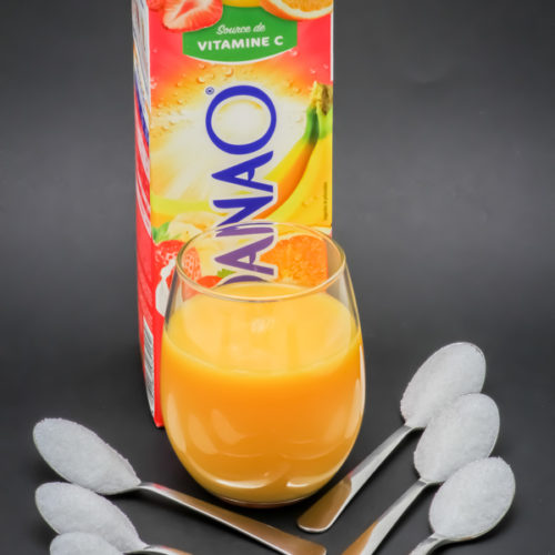 25cl de Danao orange banane fraise contiennent 6 cuil. à café de sucre