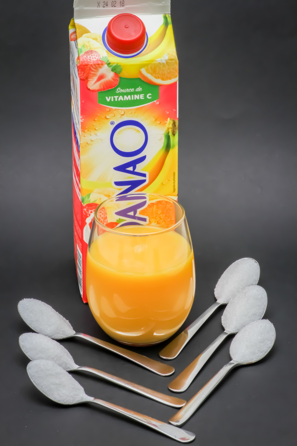 25cl de Danao orange banane fraise contiennent 6 cuil. à café de sucre