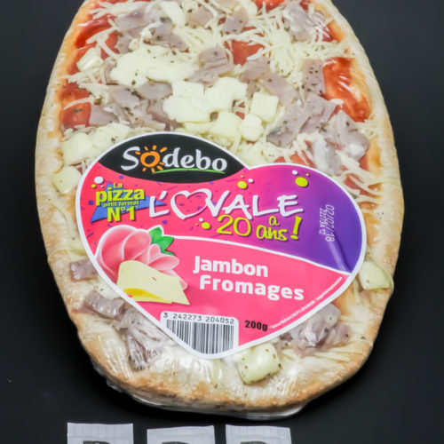 1 pizza l'Ovale jambon fromages de Sodebo 3,62 dosettes de sel soit 2,9g