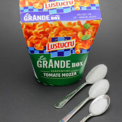 La Grande Box serpentini tomate mozza de Lustucru contient 2,2 cuil. à café de sucre