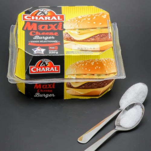 1 maxi cheese burger Charal contient 1,2 cuil. à café de sucre soit 5,9g