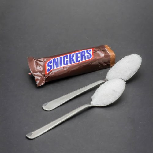 1 mini Snickers contient 1,9 cuil. à café de sucre