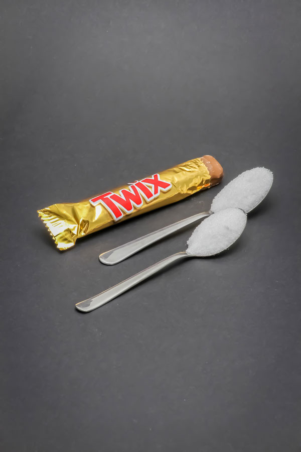 1 mini Twix contient près de 2 cuil. à café de sucre