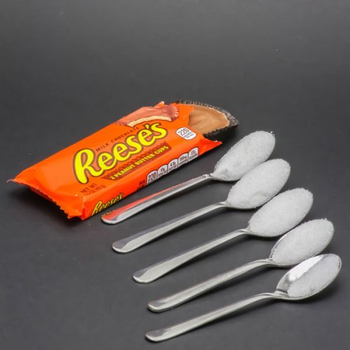 1 sachet de 2 Reese's peanut butter cups contient de 4,2 cuil. à café de sucre