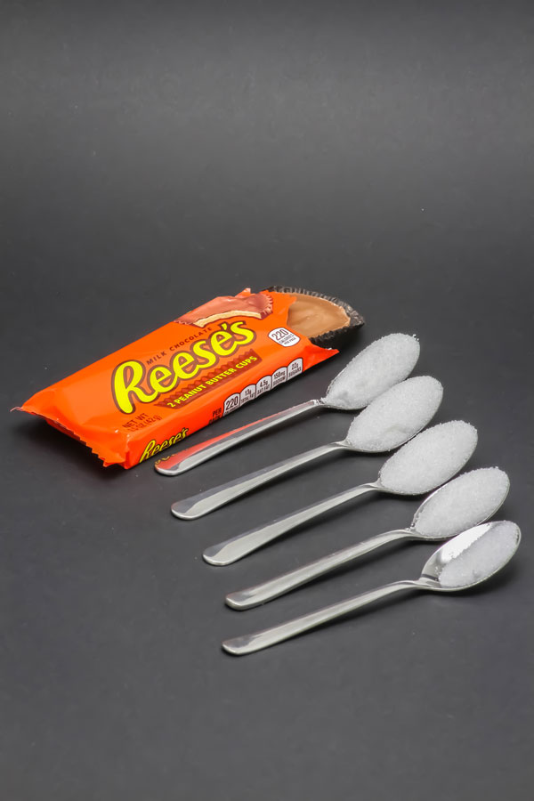 1 sachet de 2 Reese's peanut butter cups contient de 4,2 cuil. à café de sucre