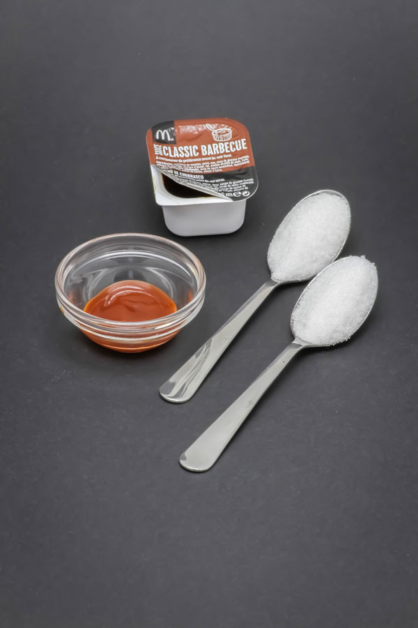 1 petit pot de sauce barbecue McDonald's contient de 1,8 cuil. à café de sucre