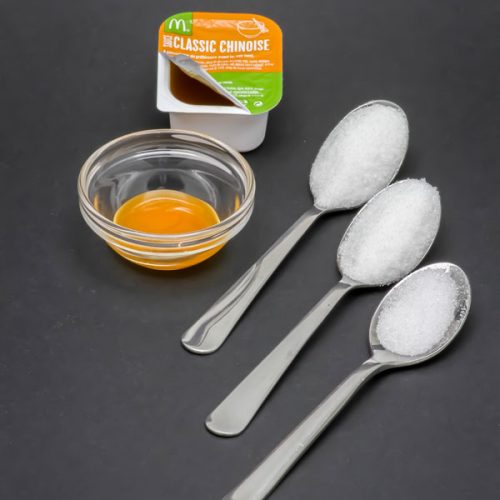 1 petit pot de sauce chinoise McDonald's contient de 2,2 cuil. à café de sucre