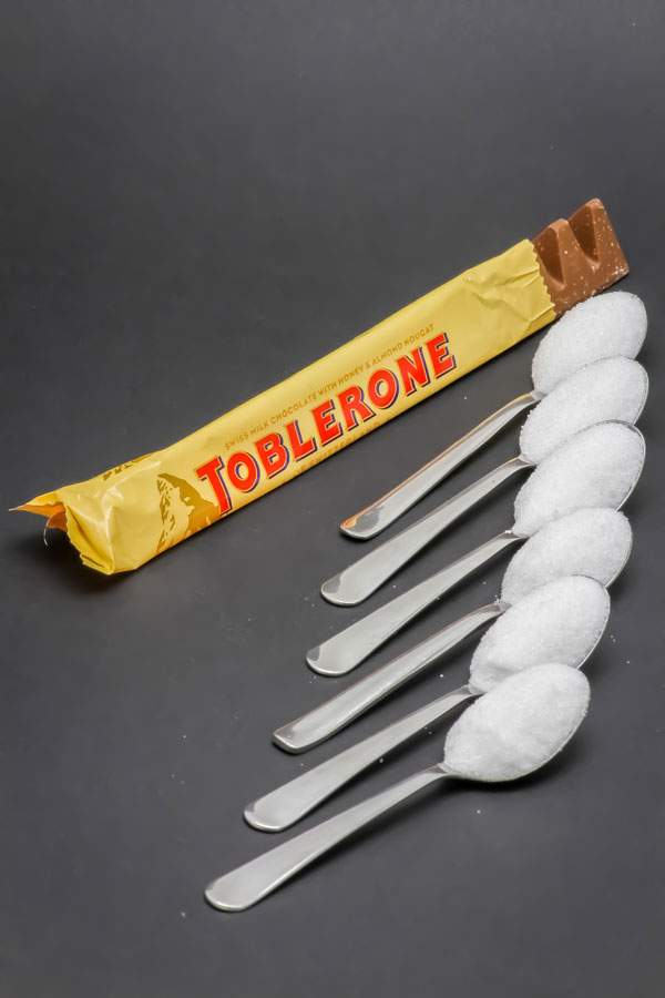 1 Toblorone de 50g contient de 6 cuil. à café de sucre