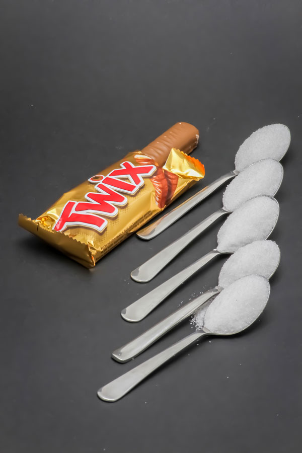 1 Twix 2 barres contient de 4,9 cuil. à café de sucre