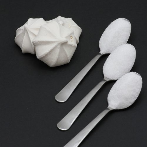 3 petites meringues contiennent 3 cuil. à café de sucre soit 15g