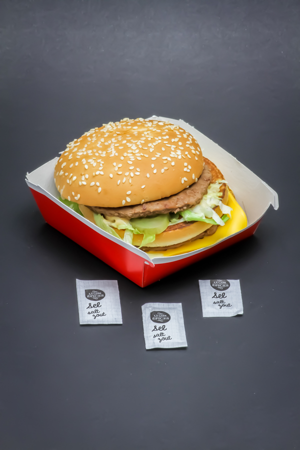 1 Big Mac de McDonald's contient 2,75 dosettes de sel soit 2,2g