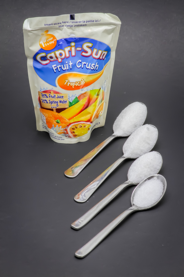 1 Capri-Sun tropical contient 3,2 cuil. à café de sucre soit 16g