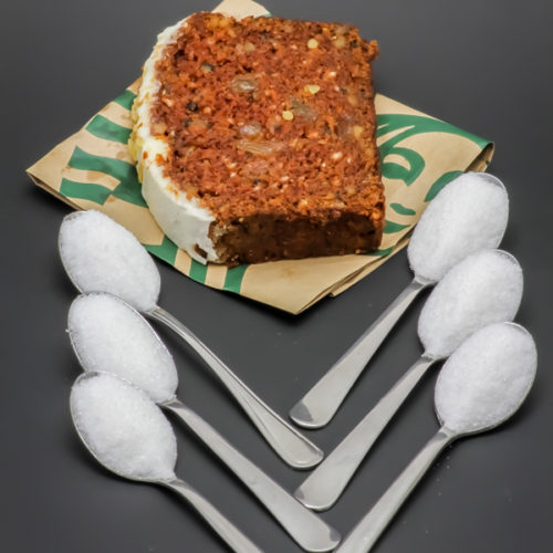 1 tranche de carrot cake Starbucks contient 5,9 cuil. à café de sucre soit 29,7g