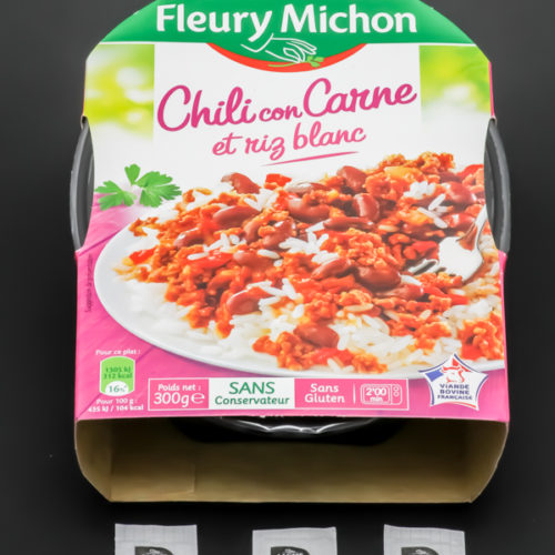 1 barquette de chili con carne Fleury Michon contient 3 dosettes de sel soit 2,4g