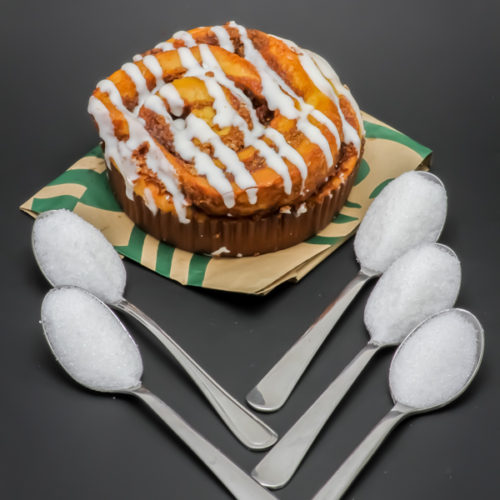 1 cinnamon roll de Starbucks contient 4,5 cuil. à café de sucre soit 22,3g