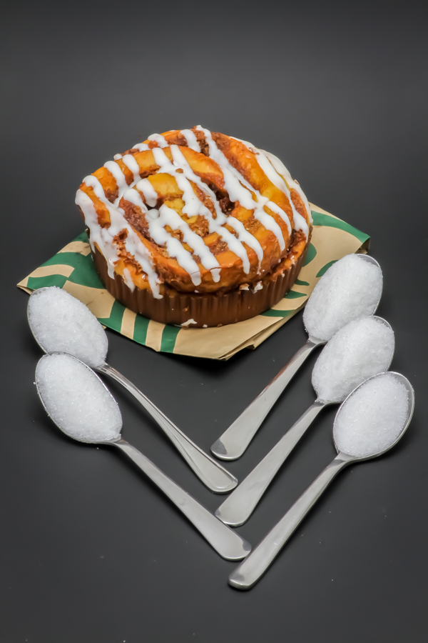 1 cinnamon roll de Starbucks contient 4,5 cuil. à café de sucre soit 22,3g