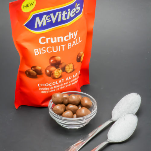 24g de crunchy biscuit ball de McVitie's contiennent 2 cuil. à café de sucre soit 10g