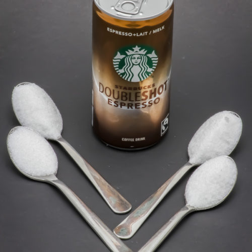 1 Doubleshot Espresso Starbucks de 20cl contient 3,7 cuil. à café de sucre soit 18,4g
