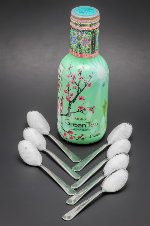 1 Green Tea with honey de 50cl Arizona contient 6,7 cuil. à café de sucre soit 33,5g