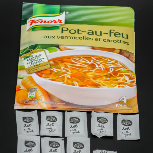 1 sachet de pot-au-feu pour 4 portions Knorr contient 8,5 dosettes de sel soit 6,8g