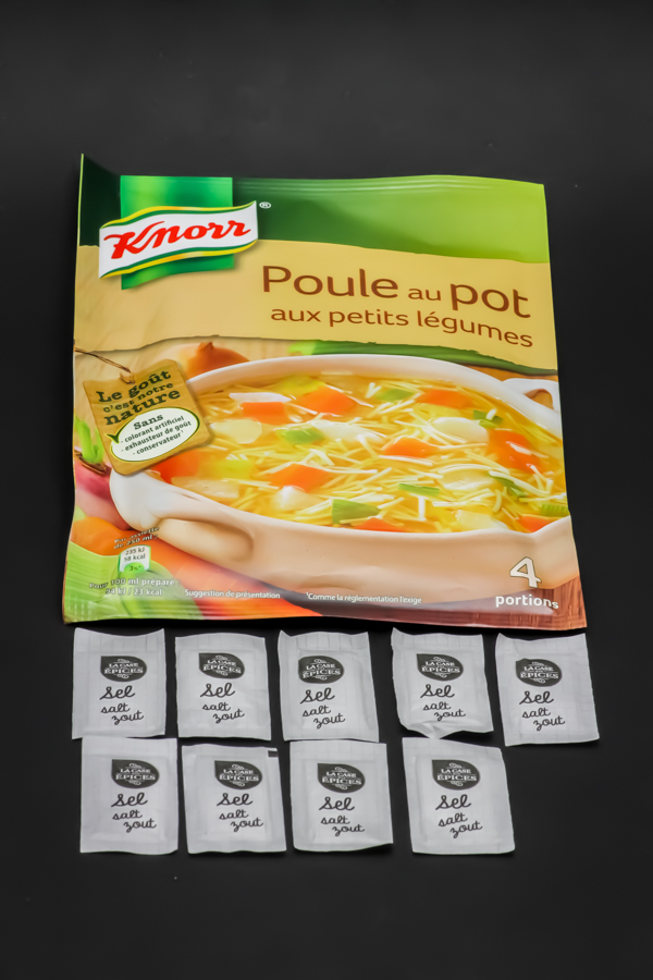 1 sachet de Poule au Pot Knorr contient 9 dosettes de sel (2,25 par portion de 25cl) soit 7,2g