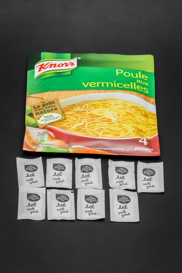 1 sachet de poule aux vermicelles Knorr contient 9 dosettes de sel soit 7,2g