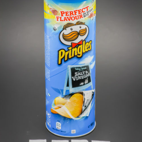 1 boite de Pringles salt & vinegar contient 4,7 dosettes de sel soit 3,8g