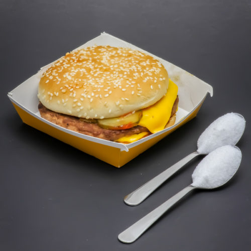 1 Royal Cheese McDonald's contient 1,9 cuil. à café de sucre soit 9,5g
