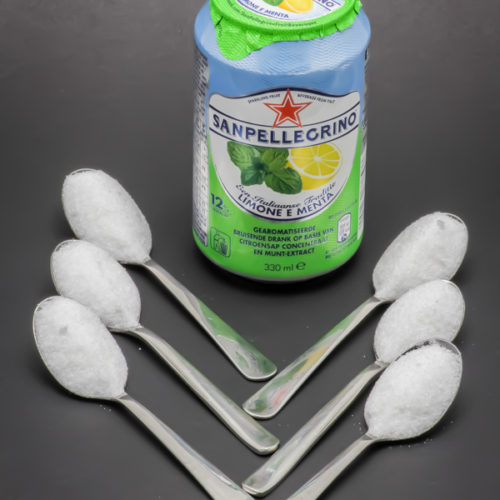 1 Sanpellegrino limone e menta de 33cl contient 6 cuil. à café de sucre soit 30g