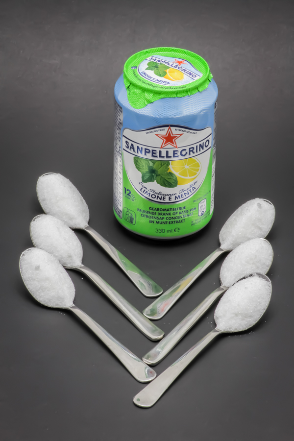 1 Sanpellegrino limone e menta de 33cl contient 6 cuil. à café de sucre soit 30g