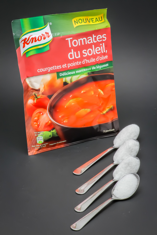 1 sachet de soupe tomates du soleil Knorr contient 3,4 cuil. à café de sucre soit 17g