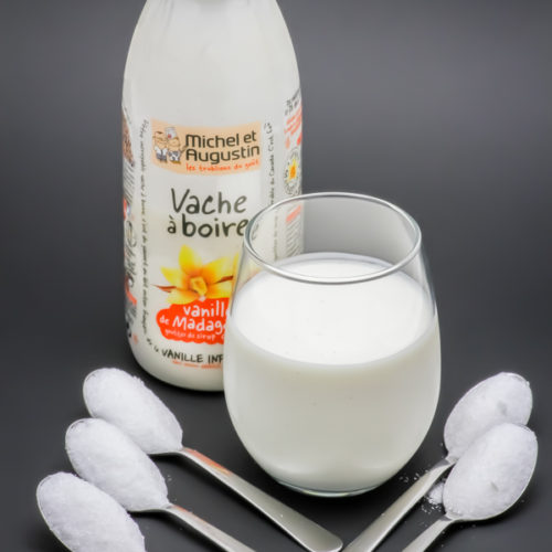 23,5cl de vache à boire vanille de Michel et Augustin contiennent 5 cuil. à café de sucre soit 25g