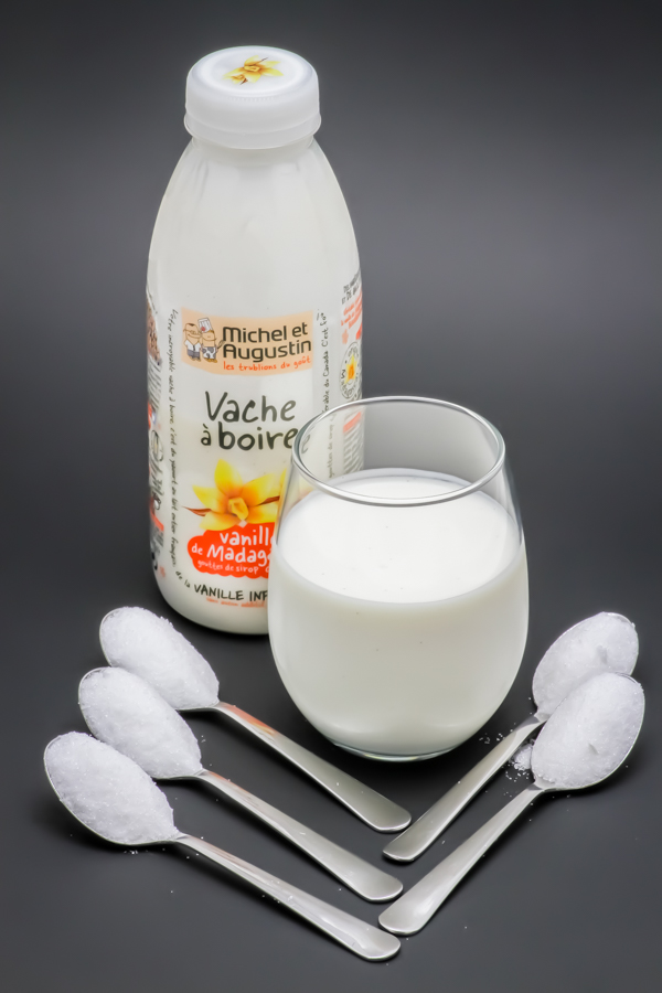 23,5cl de vache à boire vanille de Michel et Augustin contiennent 5 cuil. à café de sucre soit 25g