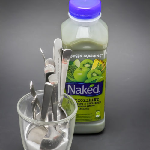 1 Green Machine de Naked de 45cl contient 10,8 cuil. à café de sucre soit 54g