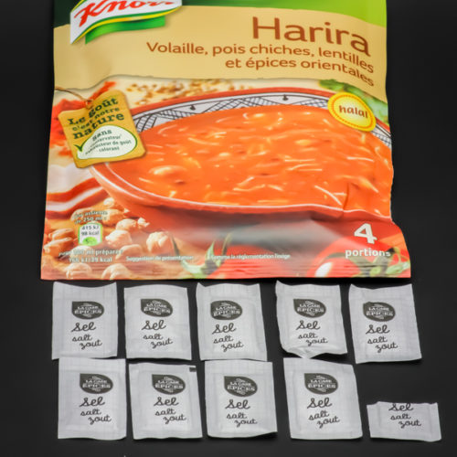 1 sachet de Harira Knorr contient 9,5 dosettes de sel (2,4 par portion de 25cl) soit 7,6g