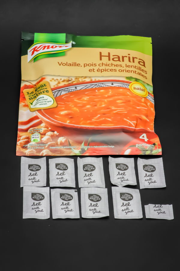 1 sachet de Harira Knorr contient 9,5 dosettes de sel (2,4 par portion de 25cl) soit 7,6g
