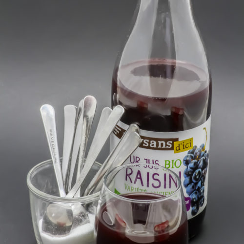 25cl de jus bio de raisin Paysans d'Ici contiennent 7,5 cuil. à café de sucre soit 37,5g