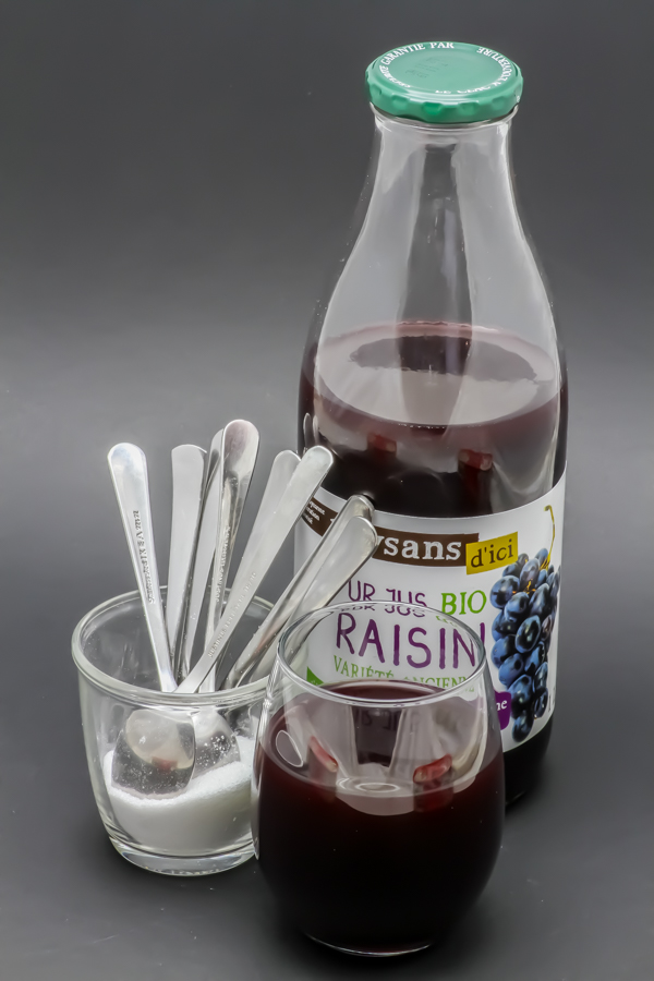 25cl de jus bio de raisin Paysans d'Ici contiennent 7,5 cuil. à café de sucre soit 37,5g