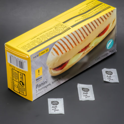 1 panini 3 fromages, tomate, basilic Picard Surgelés contient 3 dosettes de sel soit 2,38g