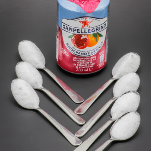 1 SanPellegrino melograno e arancia de 33cl contient 6,6 cuil. à café de sucre soit 33g