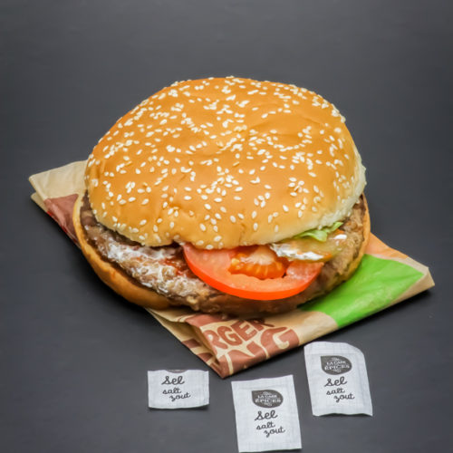 1 Wooper de Burger King contient 2,6 dosettes de sel soit 2,1g