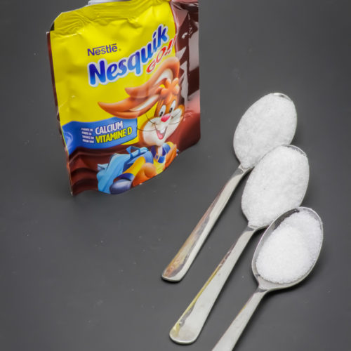 1 gourde Nesquik Go! de Nestlé contient 2,16 cuil. à café de sucre soit 10,8g