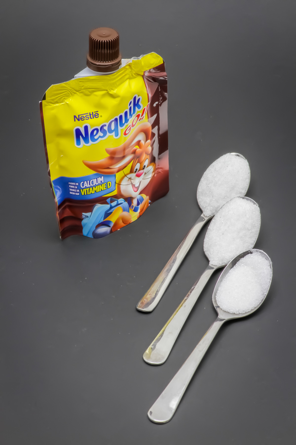 1 gourde Nesquik Go! de Nestlé contient 2,16 cuil. à café de sucre soit 10,8g