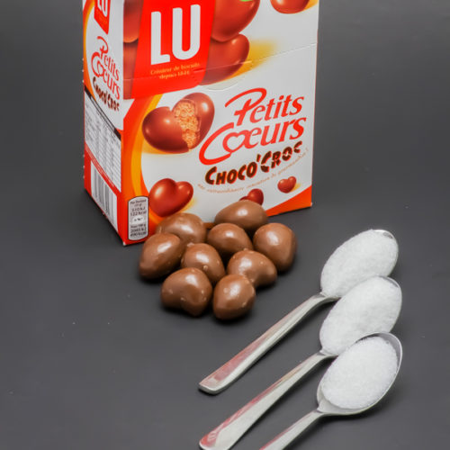 9 Petits Coeurs Choco'Croc de Lu contiennent 2,2 cuil. à café de sucre soit 11g